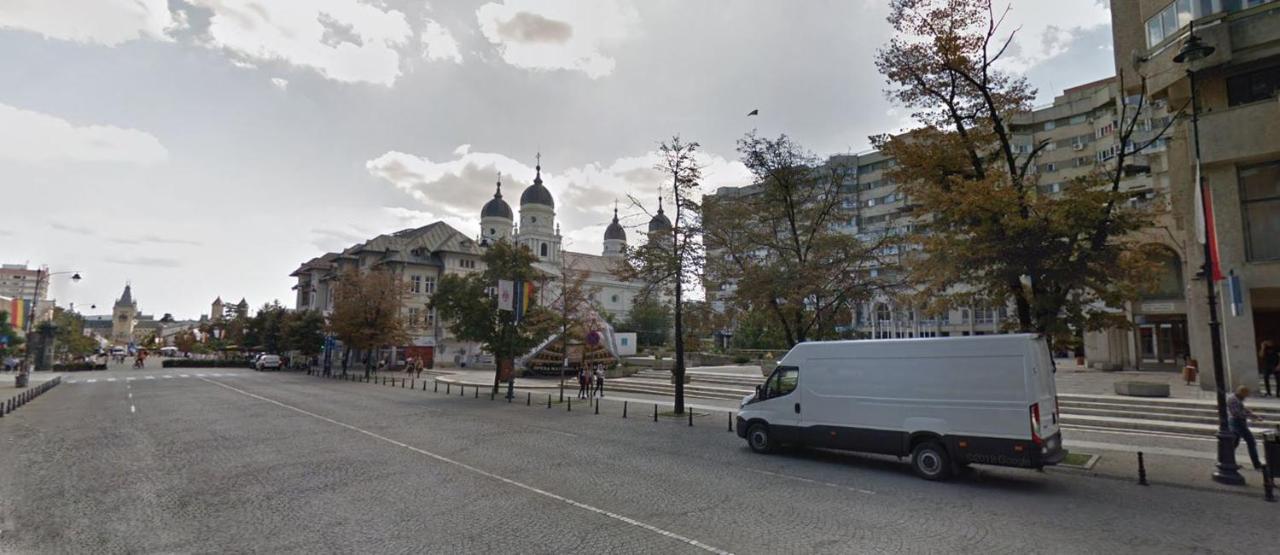 Spacious Apartment In City Centre Iasi Luaran gambar