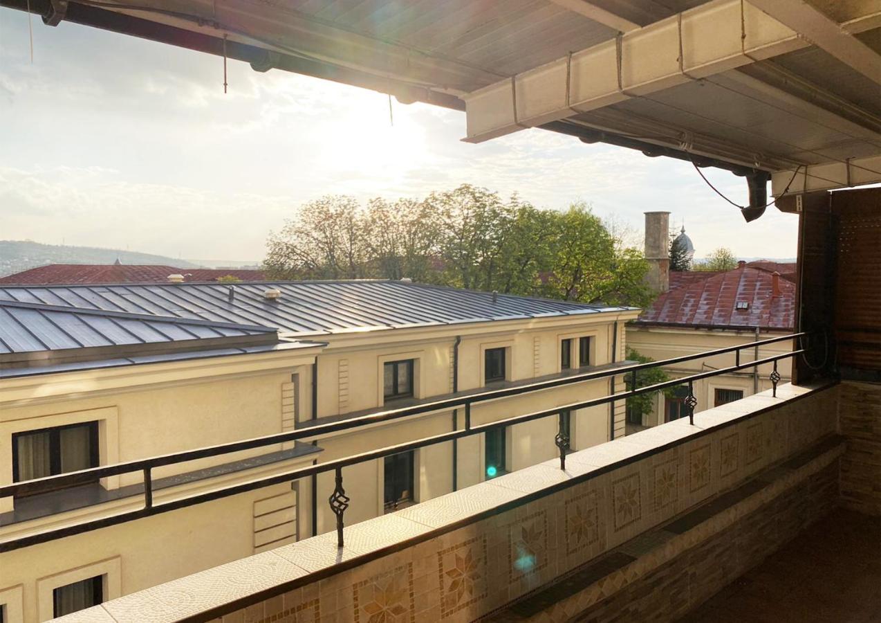 Spacious Apartment In City Centre Iasi Luaran gambar