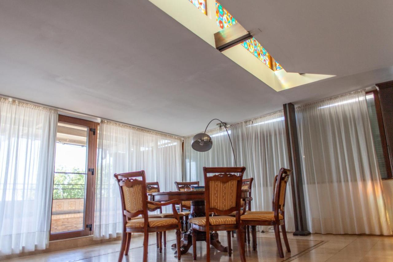 Spacious Apartment In City Centre Iasi Luaran gambar