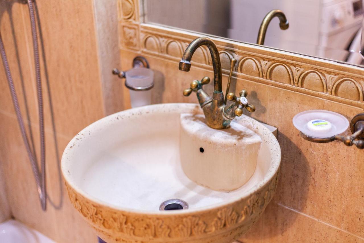 Spacious Apartment In City Centre Iasi Luaran gambar
