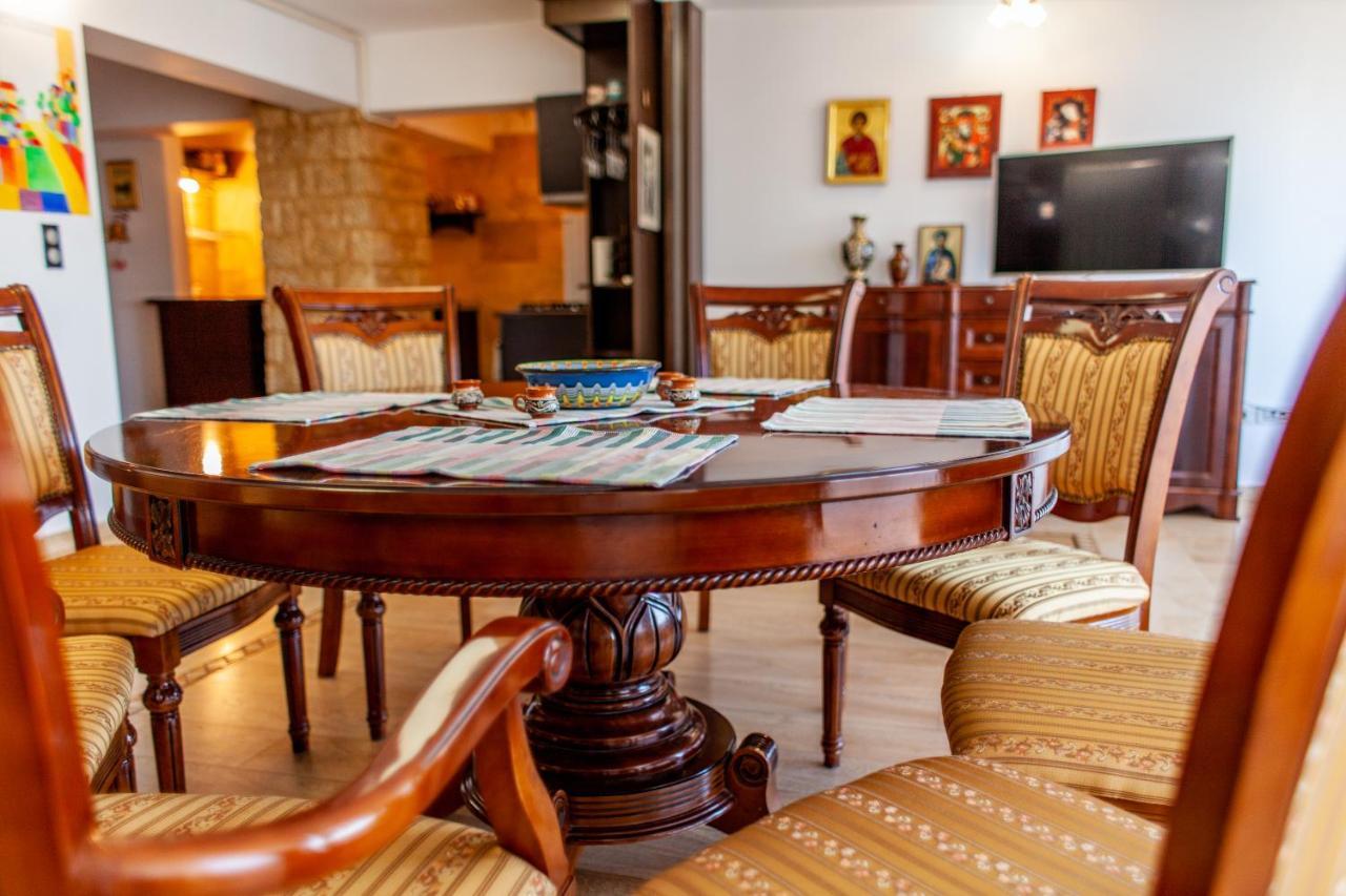 Spacious Apartment In City Centre Iasi Luaran gambar