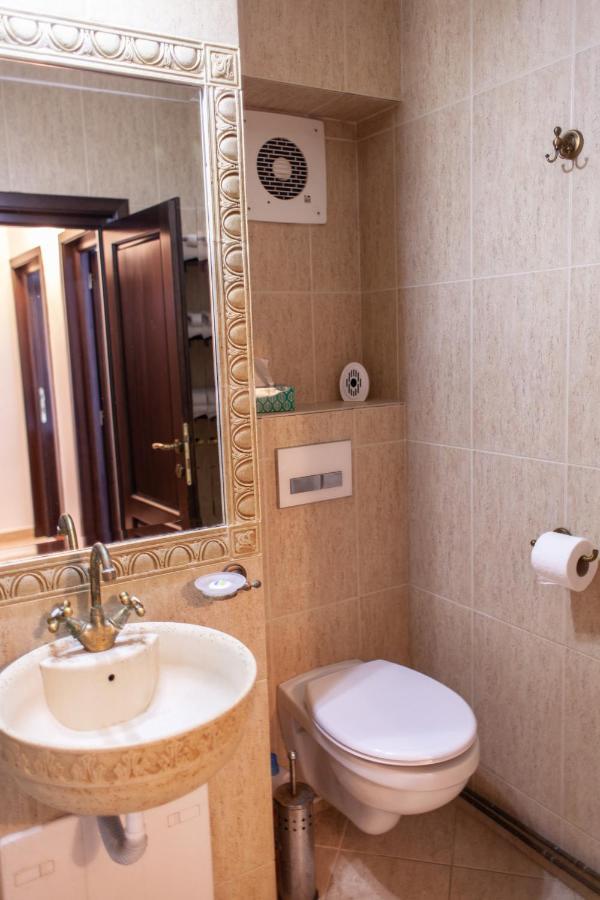 Spacious Apartment In City Centre Iasi Luaran gambar