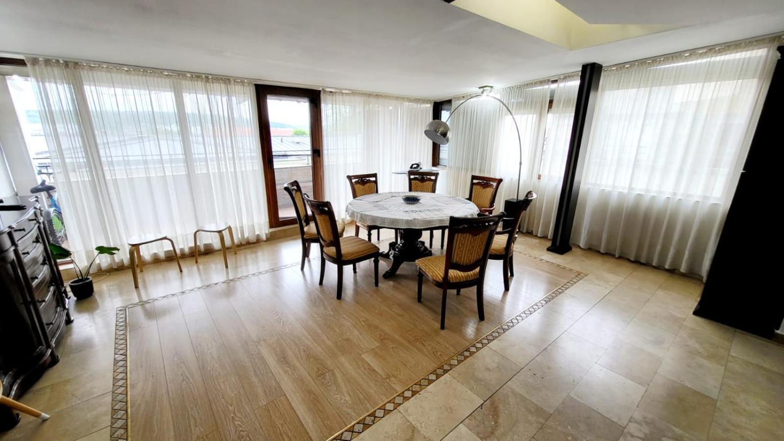 Spacious Apartment In City Centre Iasi Luaran gambar